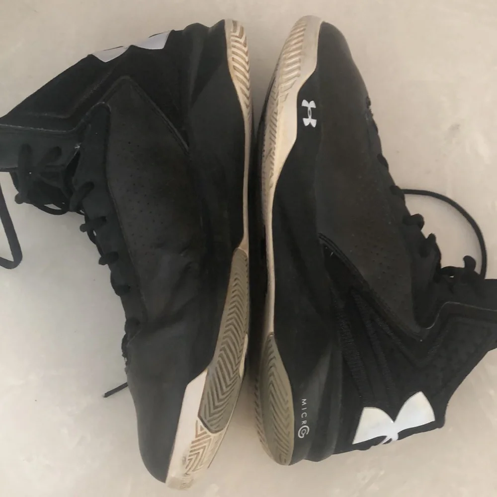 Under Armor Men’s Micro G Sneakers